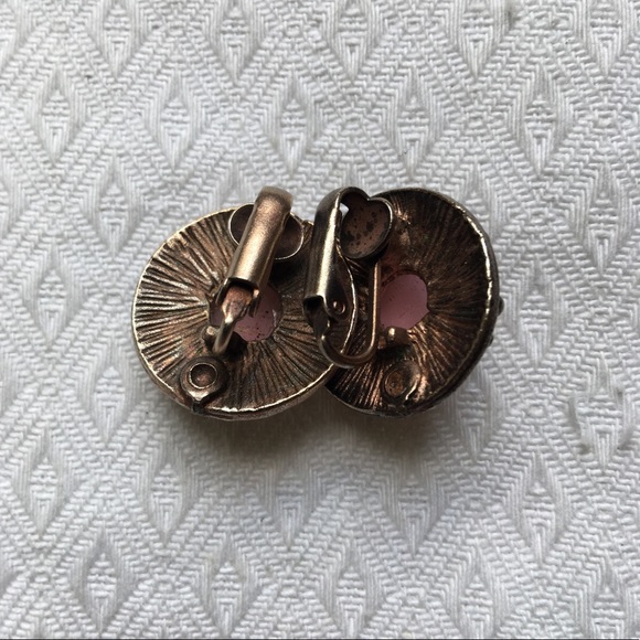 Vintage floral embossed clip-on earrings!🌷SALE! - Picture 3 of 3